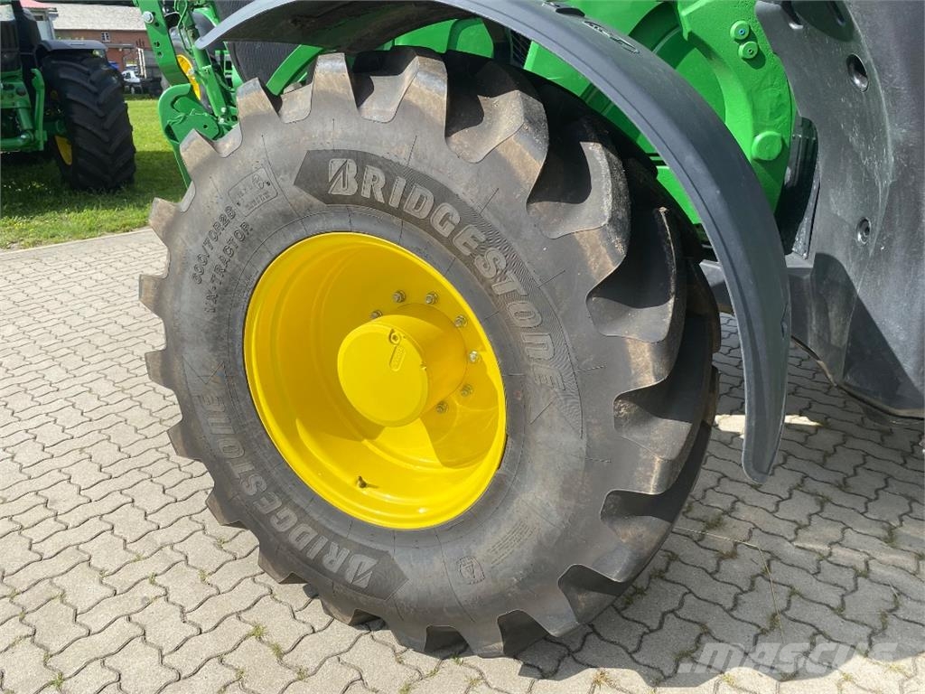 John Deere 6R 215 Traktori