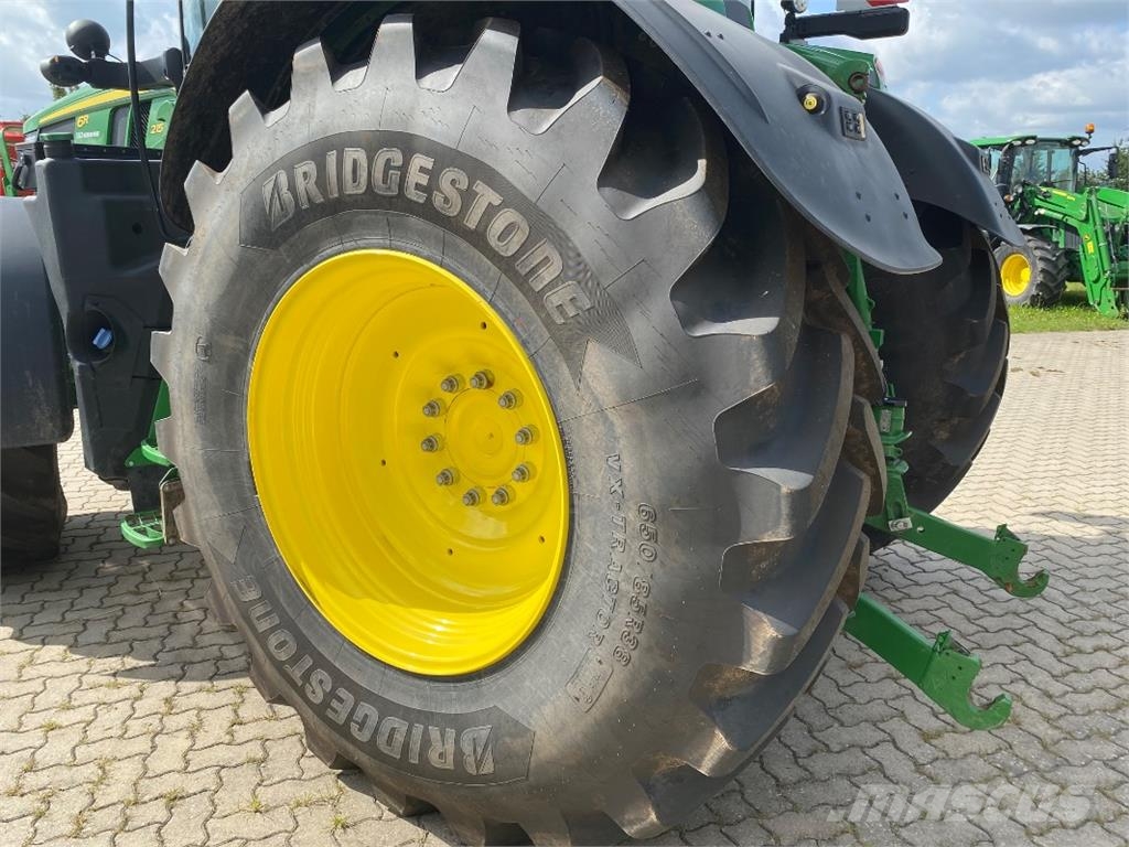 John Deere 6R 215 Traktori