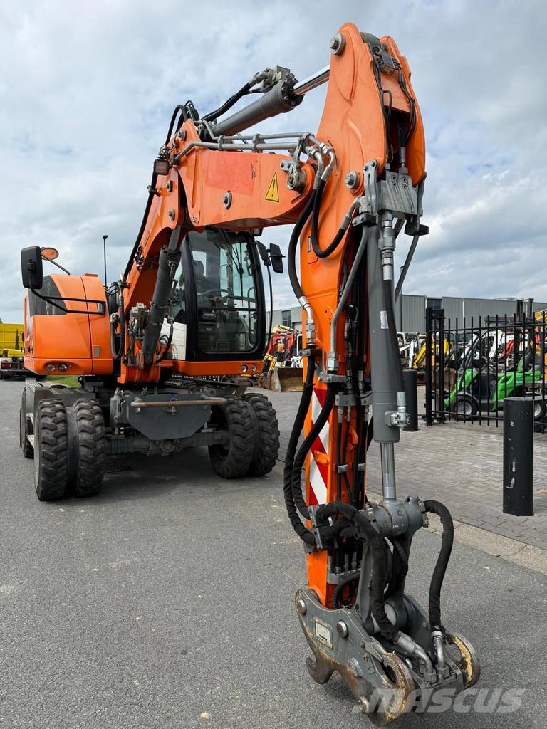 Liebherr A910 Compact | A/C Excavadoras de ruedas