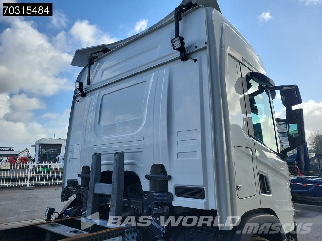 Scania P500 P 6X2 2500kg Ladebordwand Lift+steering axle Cable lift demountable trucks