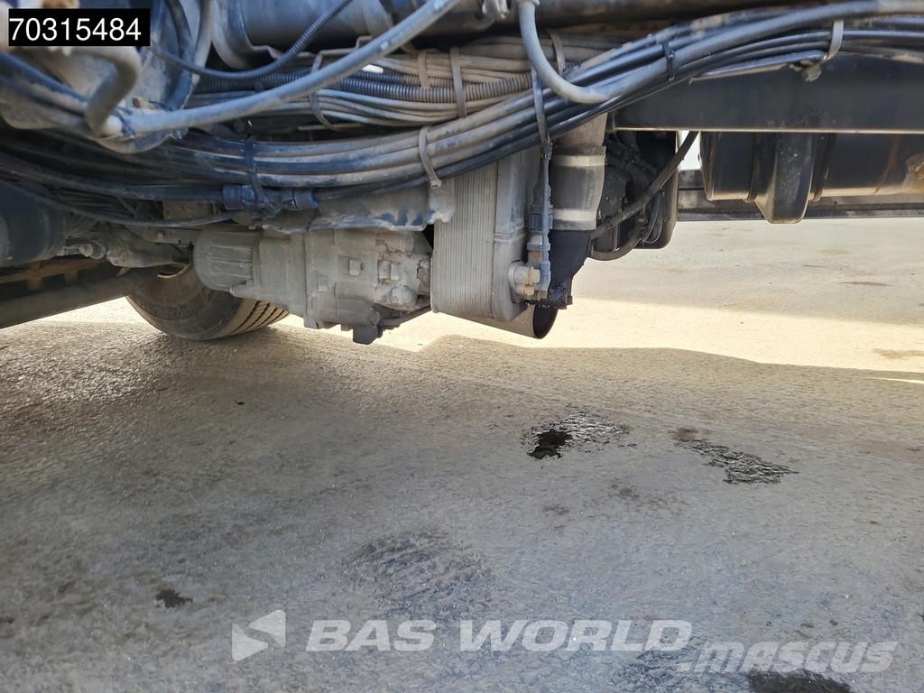 Scania P500 P 6X2 2500kg Ladebordwand Lift+steering axle Cable lift demountable trucks