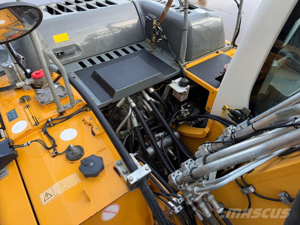 Liebherr R926 LC Crawler excavators