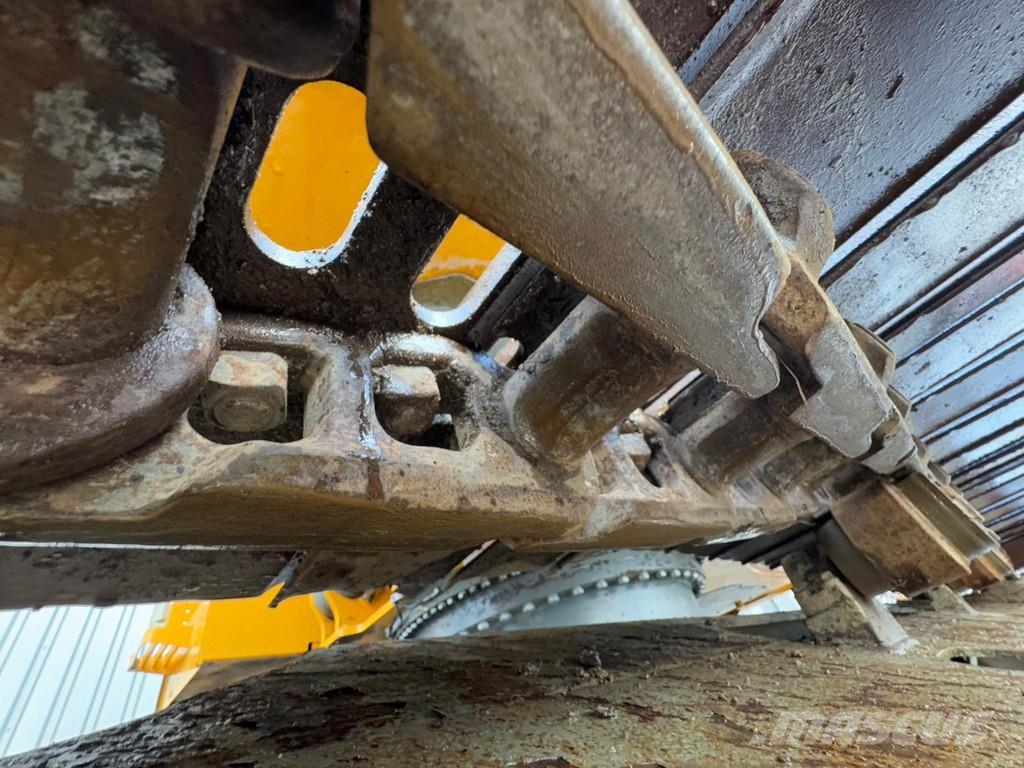 Liebherr R926 LC Crawler excavators