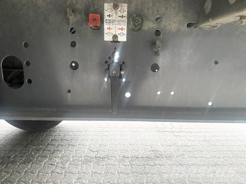 Kel-Berg 3 axle Curtainsider / Planenauflieger Tentinės puspriekabės