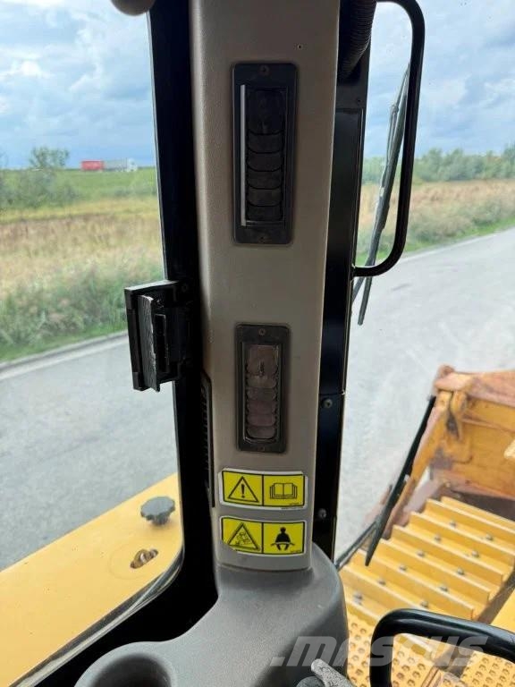 CAT D8T Buldooserid