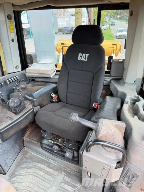 CAT D8T Buldooserid