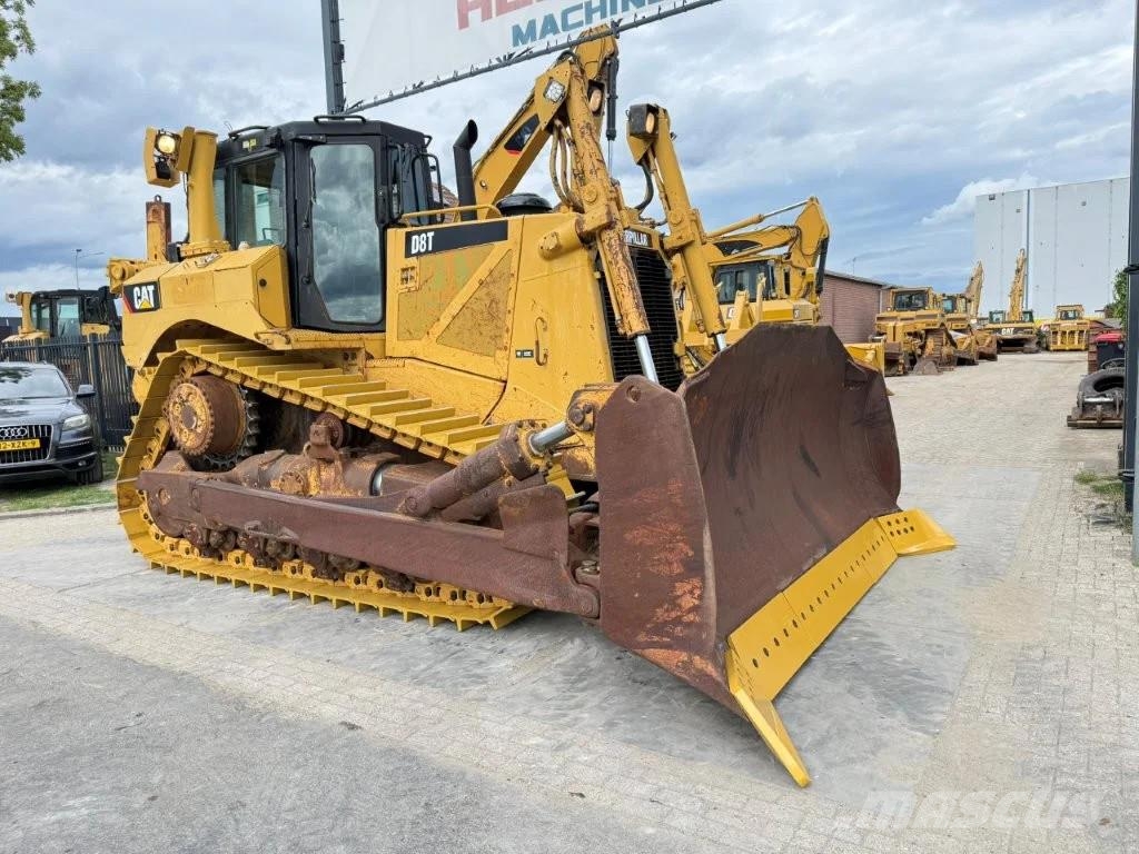CAT D8T Buldooserid