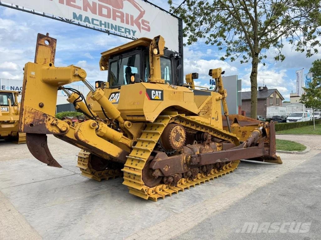 CAT D8T Buldooserid