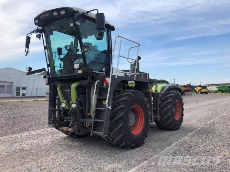 CLAAS XERION 3800 SADDLE TRAC Traktoriai