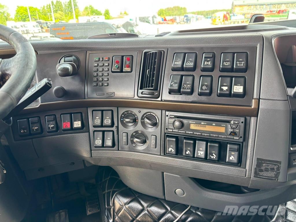 Volvo FH 16 540 8x4*4 HIAB 322E-6 + JIB / BOX L=5448 mm Автокранове