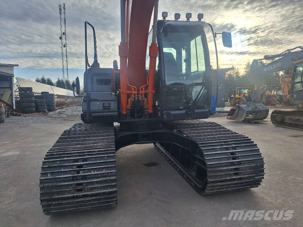 Hitachi ZX130LCN-7 -METSÄALUSTA- حفارات زحافة