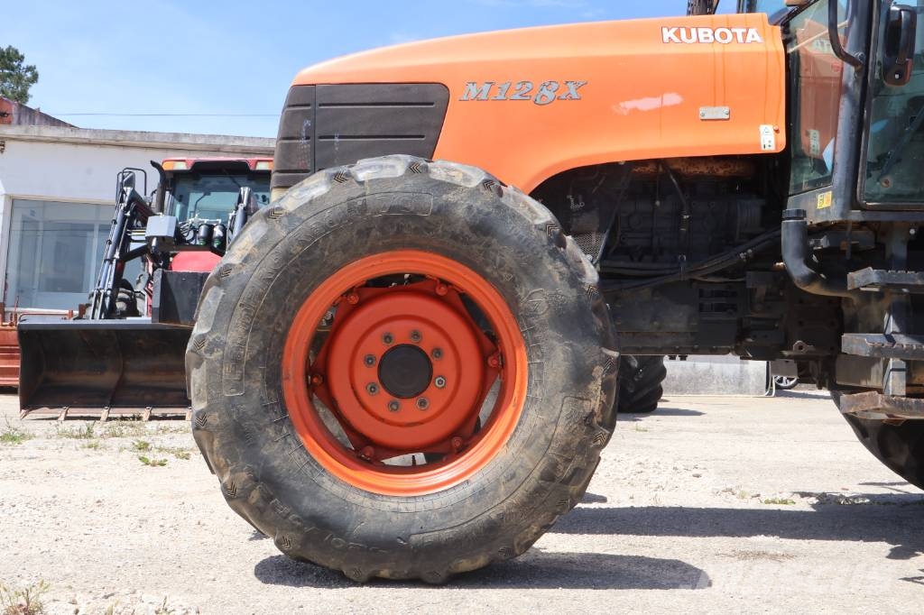 Kubota M128X Traktori