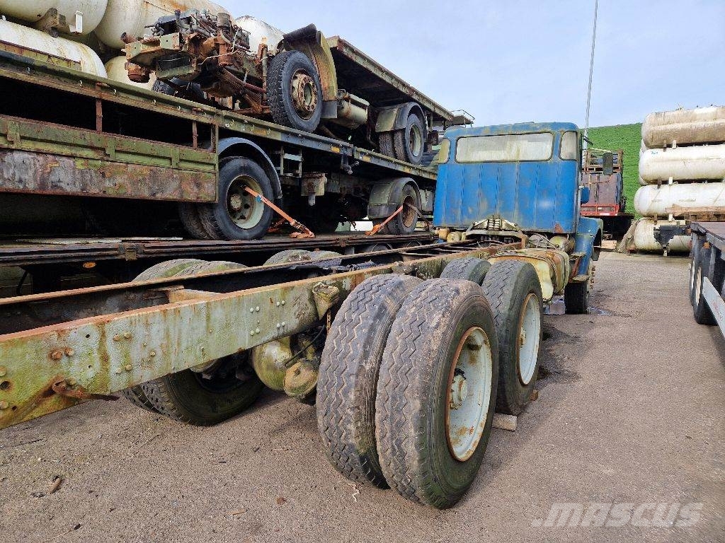 Volvo N1033 6X4 平板车