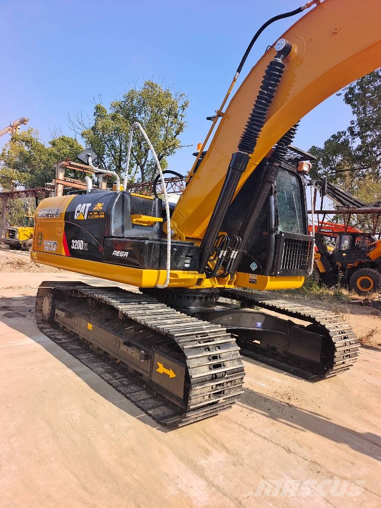 CAT 320D2L 3000 units excavators in stock Raupenbagger