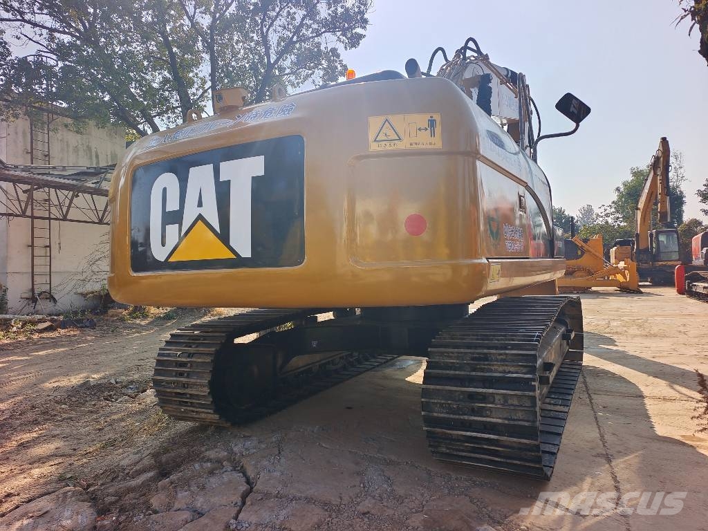 CAT 320D2L 3000 units excavators in stock Raupenbagger