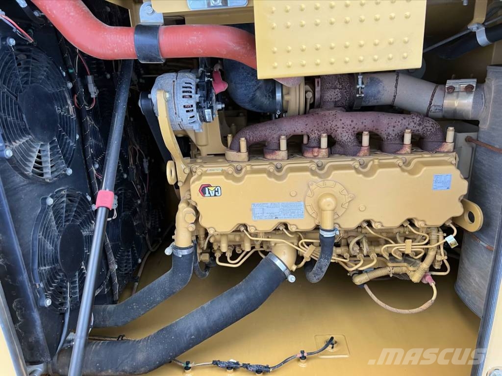 CAT 330GC   3000 units excavators in stock Vikšriniai ekskavatoriai