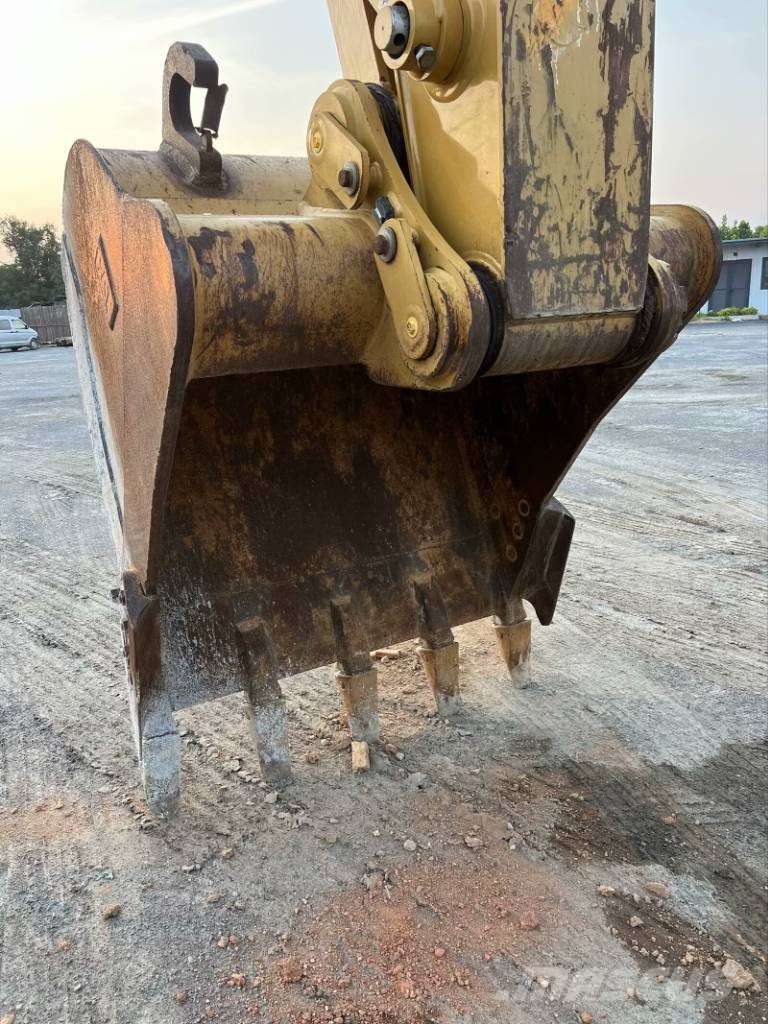 CAT 330GC   3000 units excavators in stock Vikšriniai ekskavatoriai