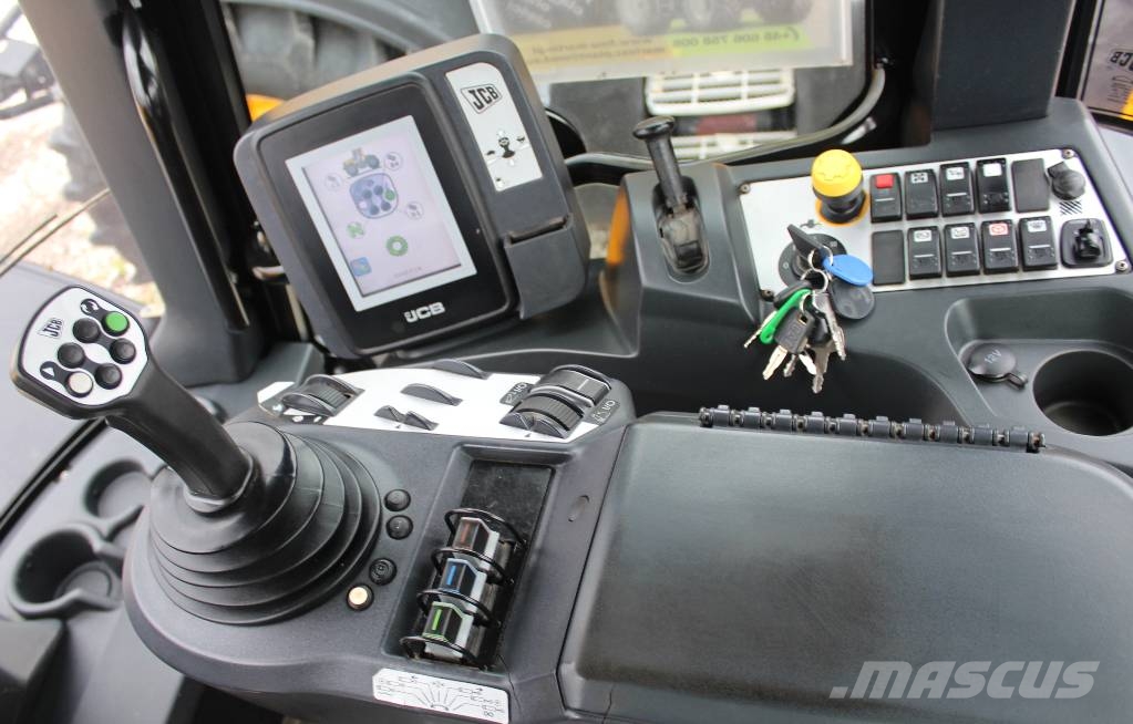 JCB Fastrac 3230 Sisu Xtra Traktorit