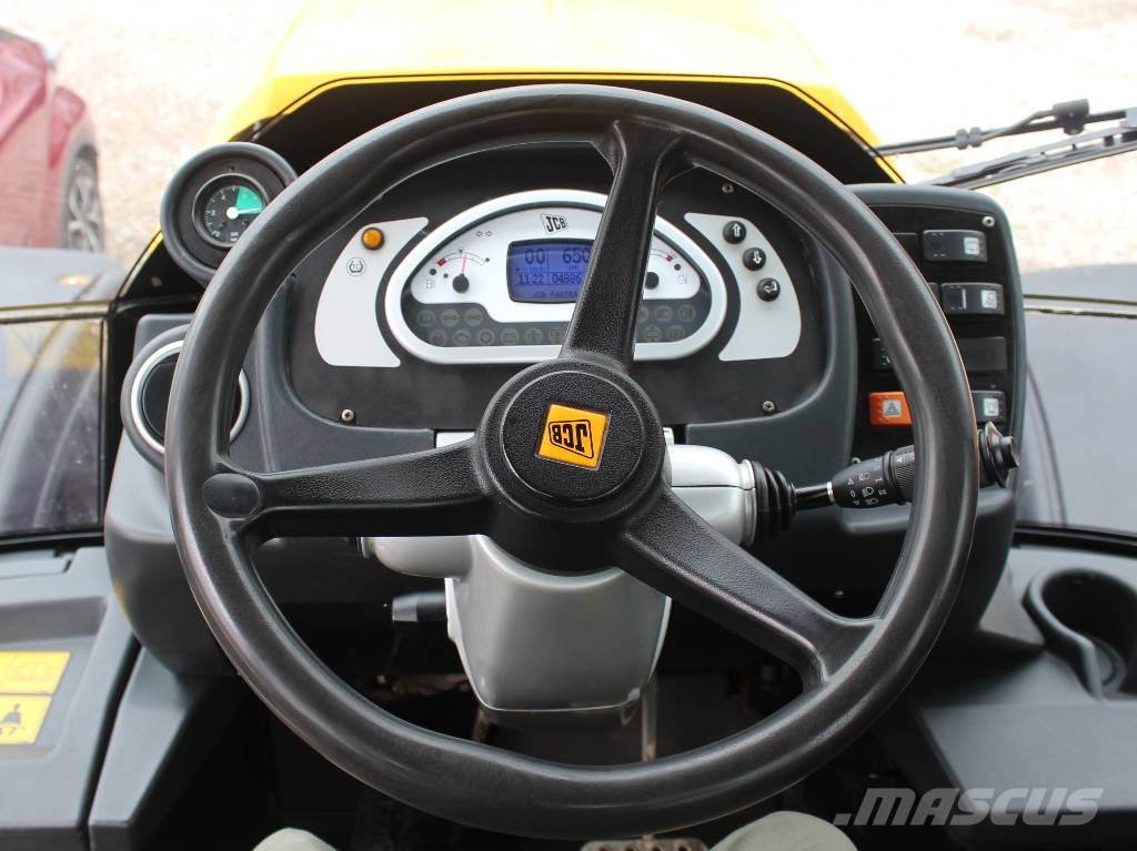 JCB Fastrac 3230 Sisu Xtra Traktorit