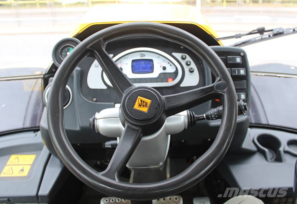 JCB Fastrac 3230 Sisu Xtra Traktorit