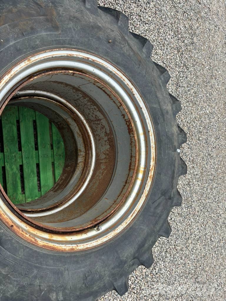  Tvillinghjul 20.8R42 Tyres, wheels and rims