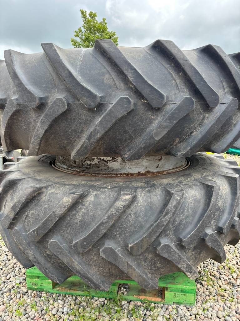  Tvillinghjul 20.8R42 Tyres, wheels and rims