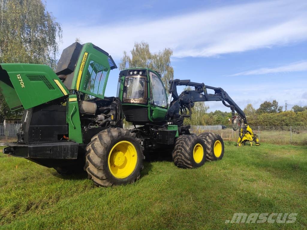John Deere 1270 E Harvesteri