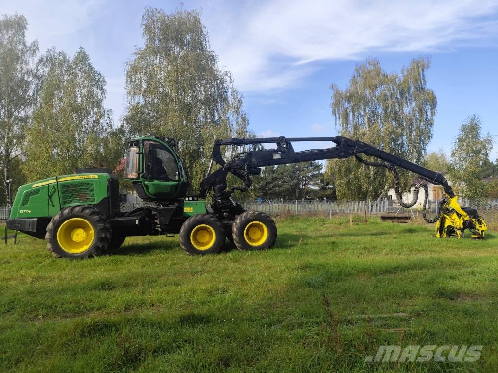 John Deere 1270 E Harvesteri