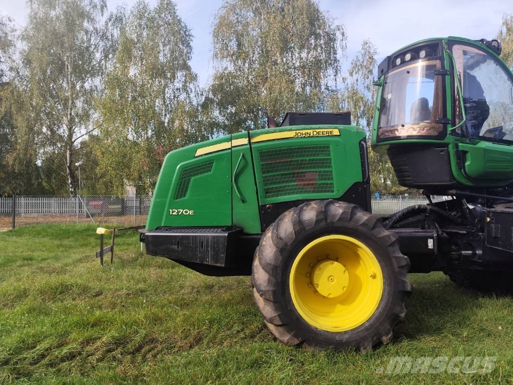 John Deere 1270 E Harvesteri