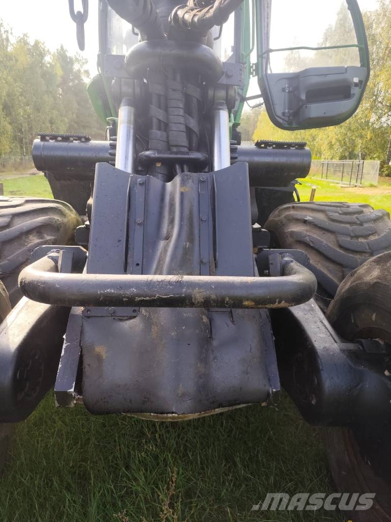 John Deere 1270 E Harvesteri