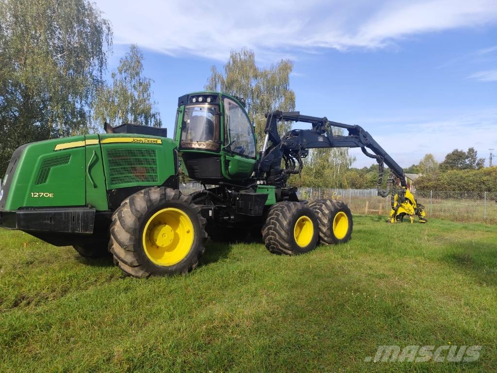 John Deere 1270 E Harvesteri