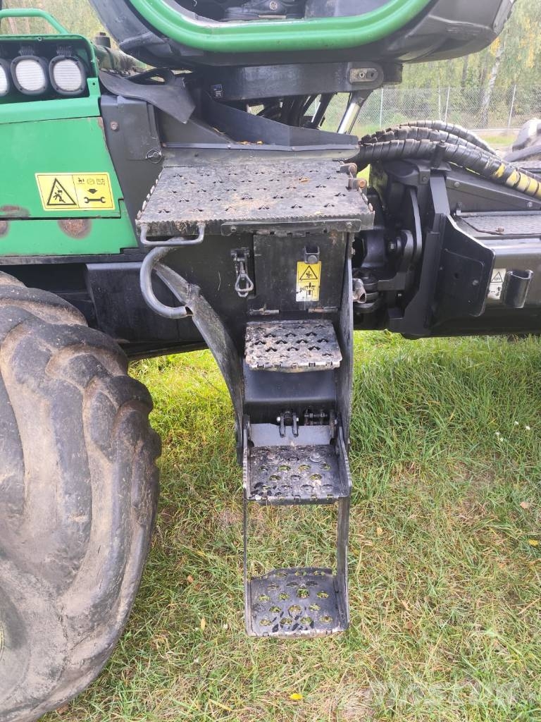 John Deere 1270 E Harvesteri