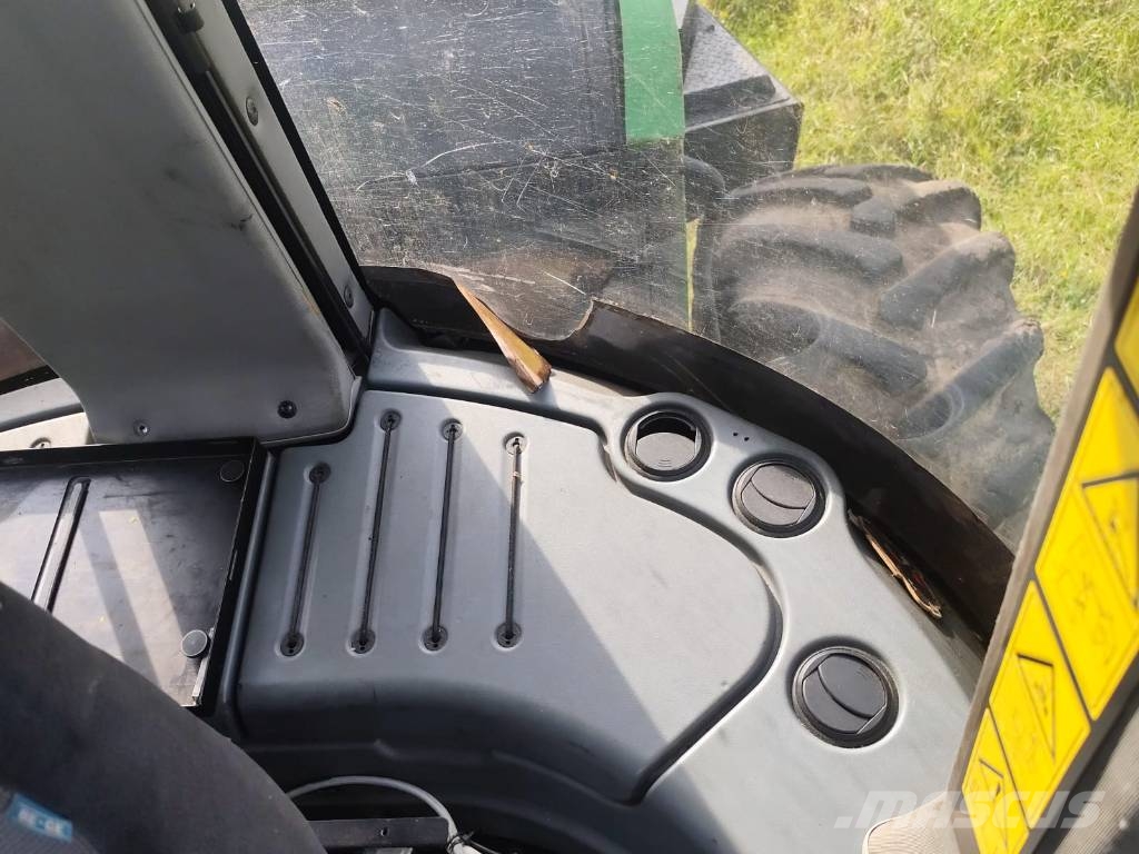 John Deere 1270 E Harvesteri