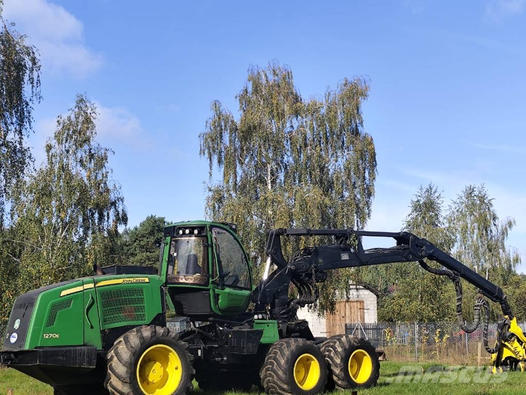 John Deere 1270 E Harvesteri
