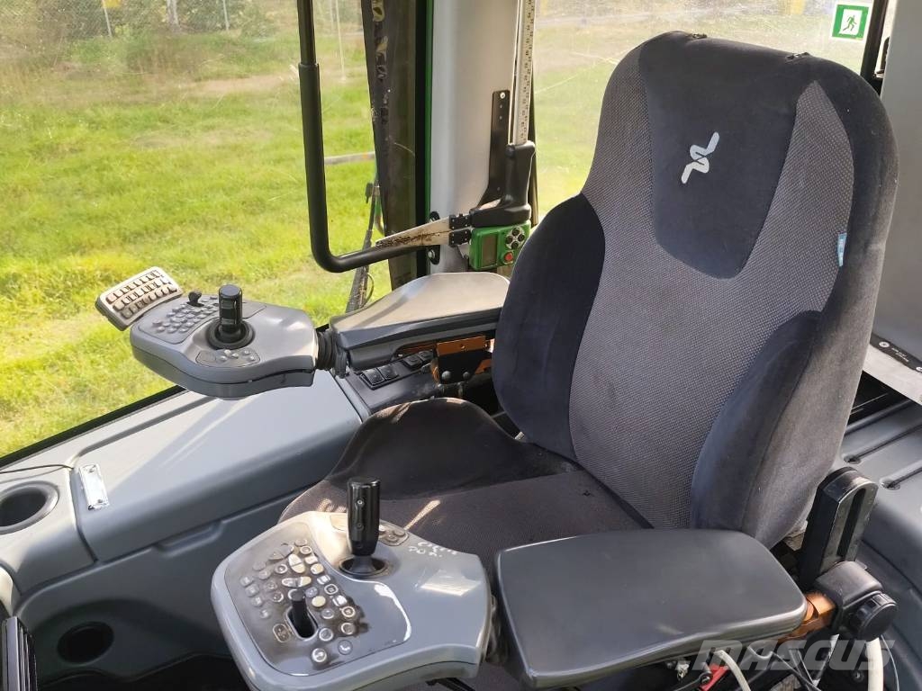 John Deere 1270 E Harvesteri