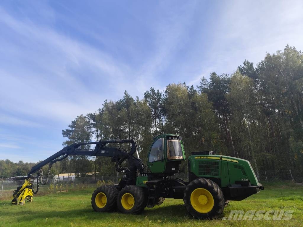 John Deere 1270 E Harvesteri