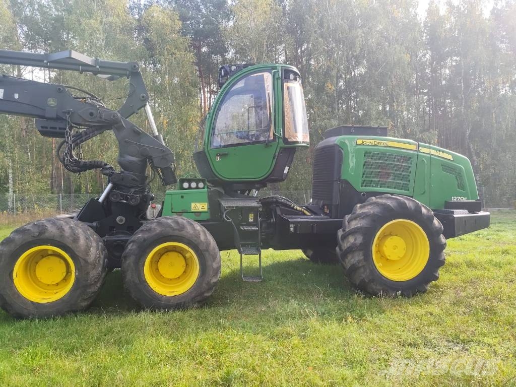 John Deere 1270 E Harvesteri