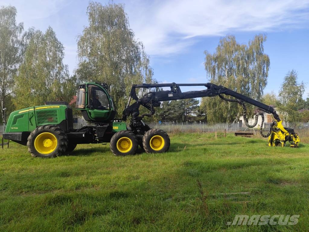 John Deere 1270 E Harvesteri