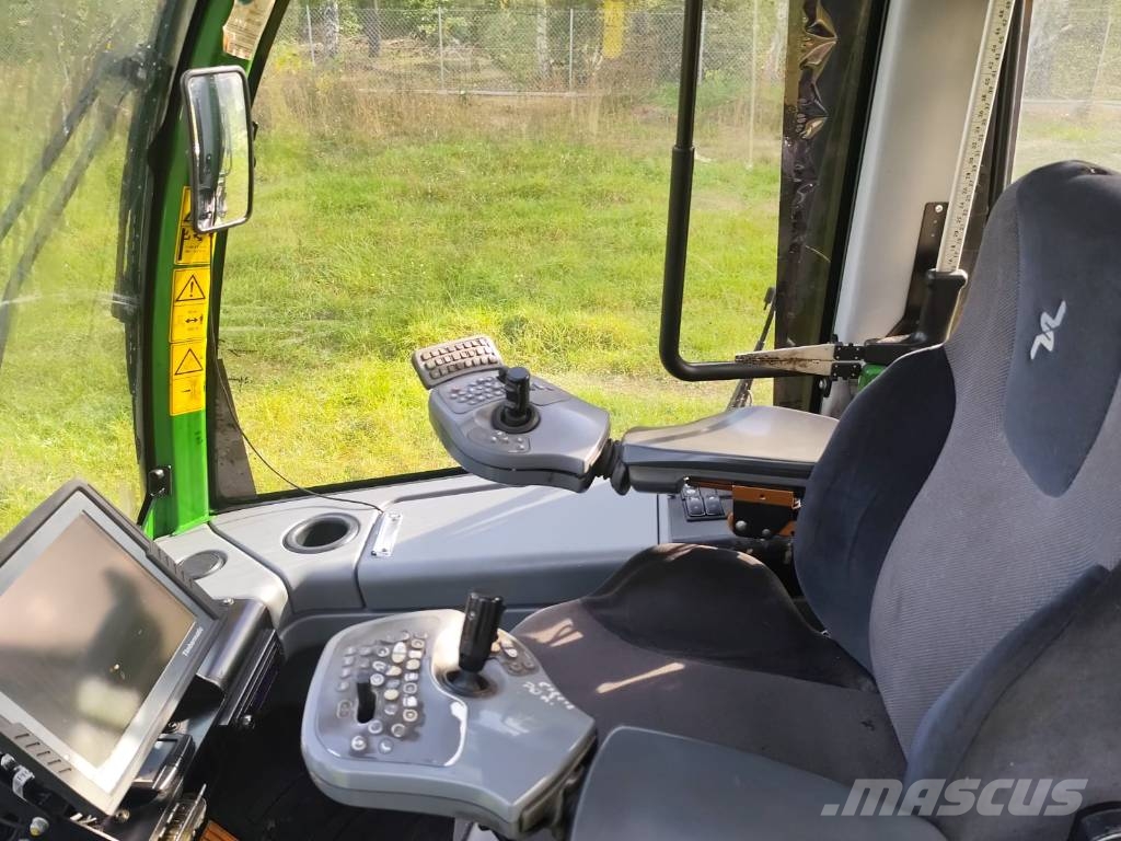 John Deere 1270 E Harvesteri