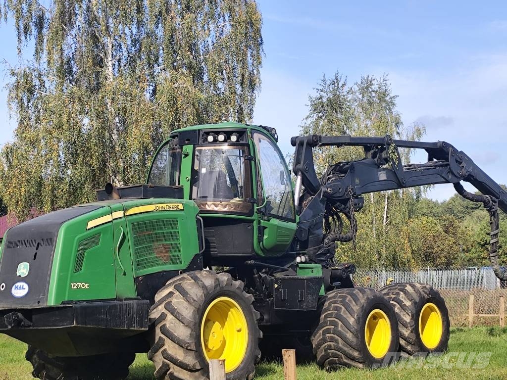 John Deere 1270 E Harvesteri