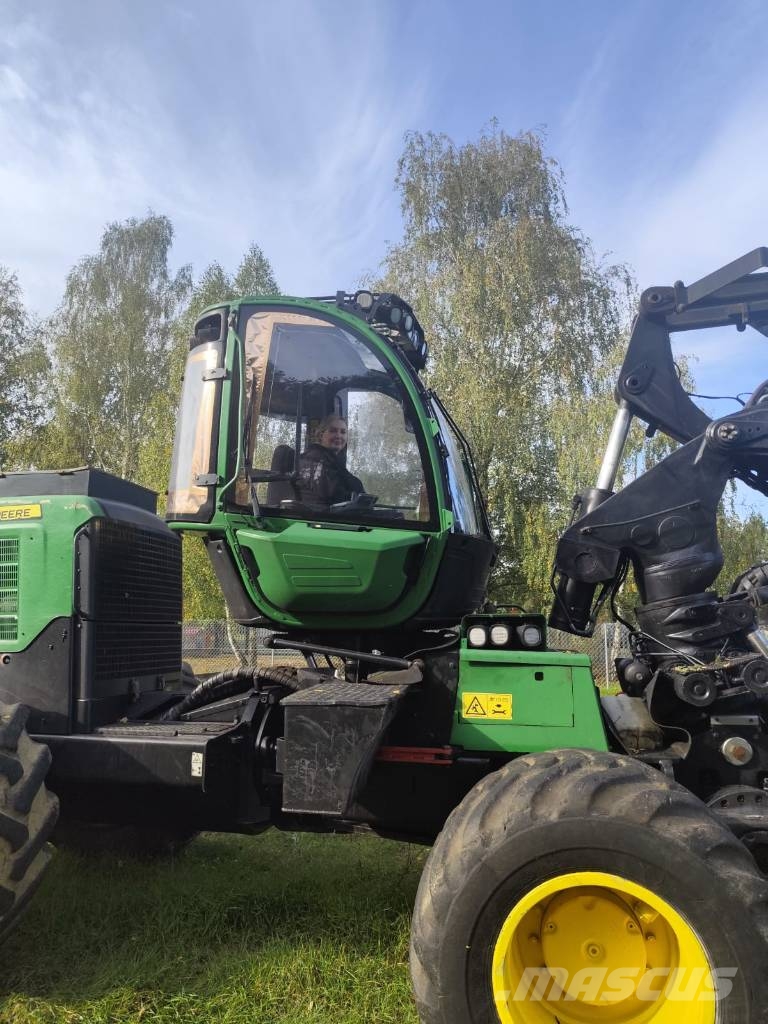John Deere 1270 E Harvesteri