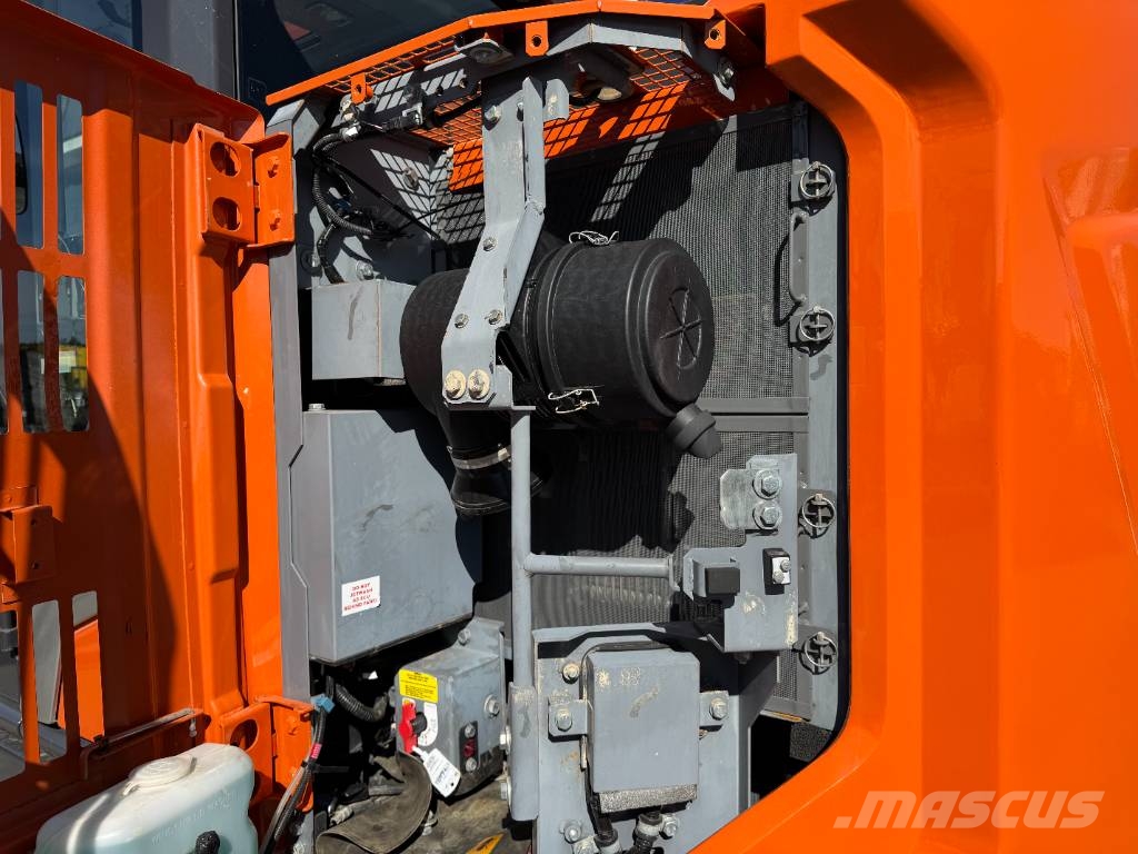 Hitachi ZX 135 US-7 履带挖掘机
