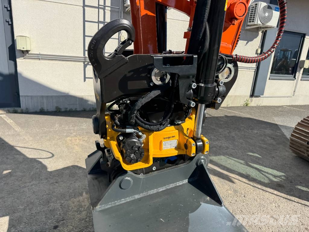 Hitachi ZX 135 US-7 履带挖掘机
