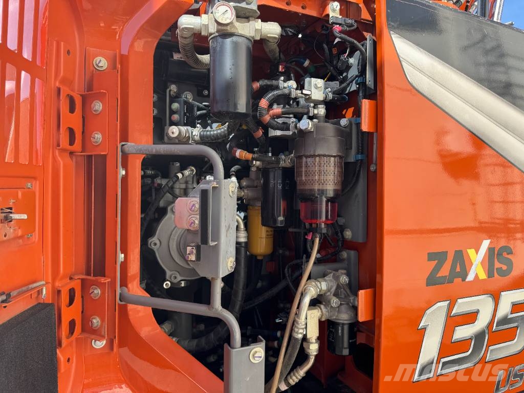 Hitachi ZX 135 US-7 履带挖掘机