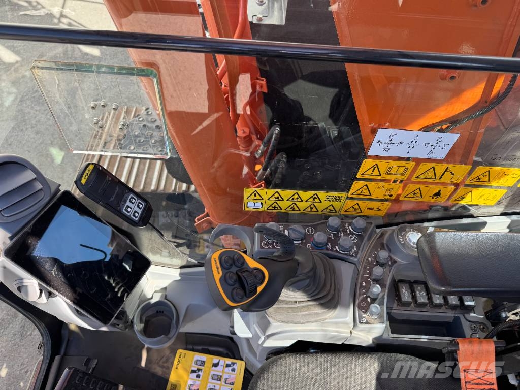 Hitachi ZX 135 US-7 履带挖掘机