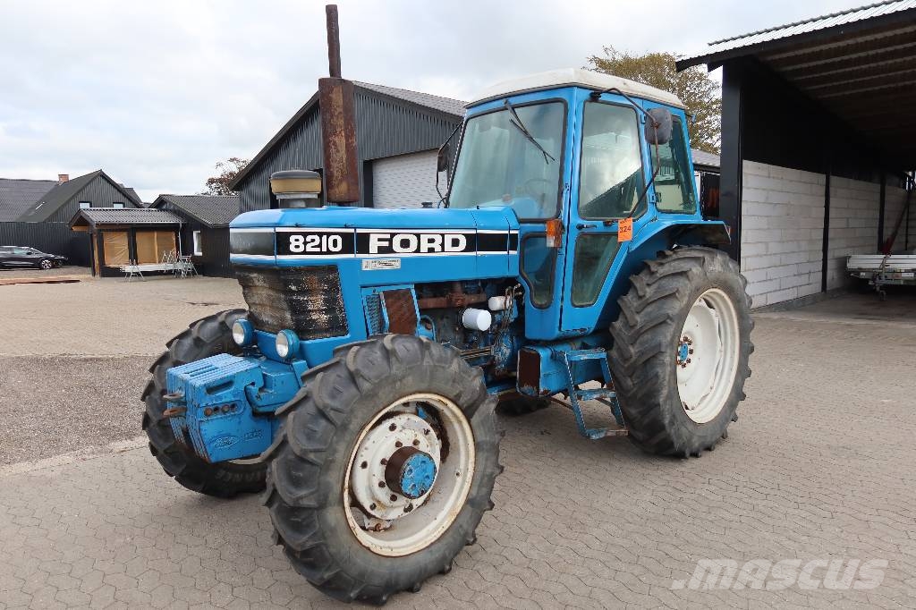 Ford 8210 Traktoren