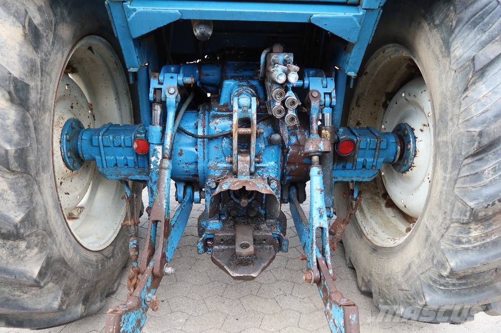 Ford 8210 Traktoren