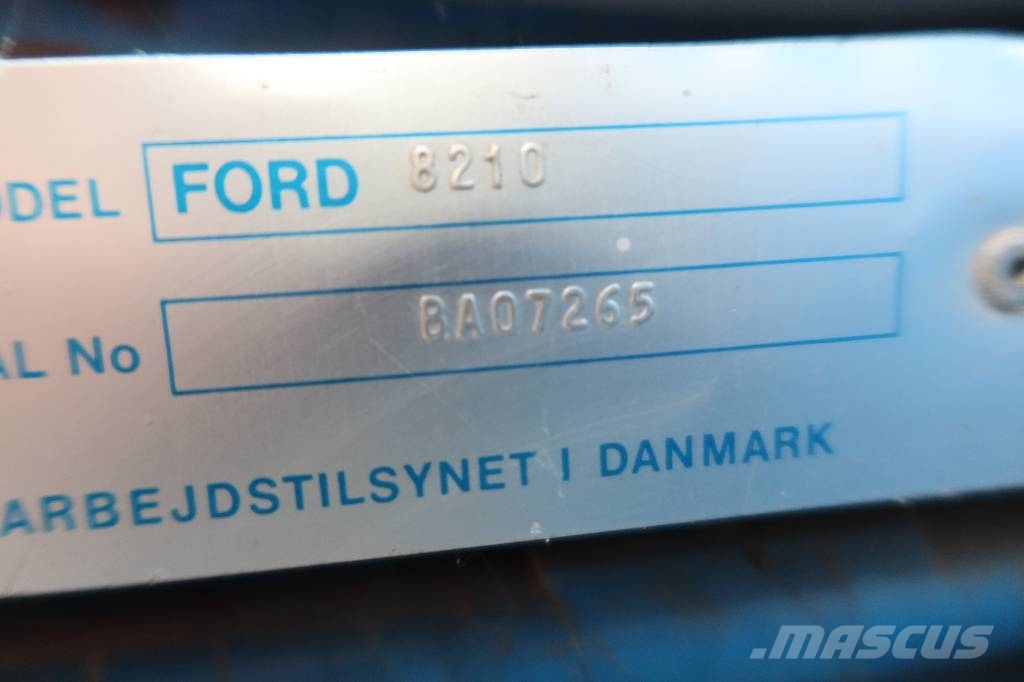 Ford 8210 Traktoren