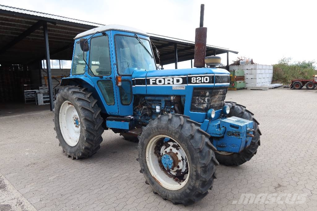 Ford 8210 Traktoren
