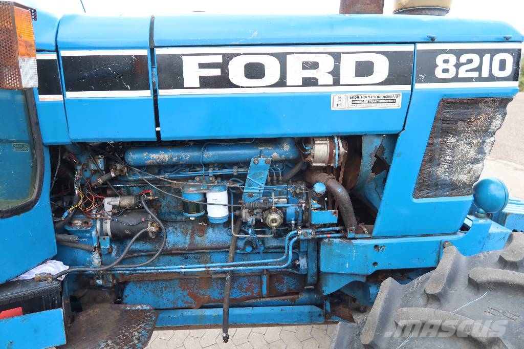 Ford 8210 Traktoren